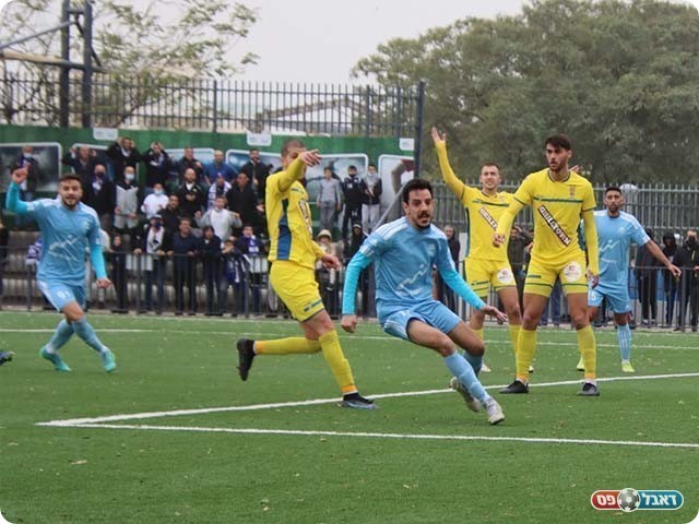 מדהלה כובש לשעריים (בן מלניק)